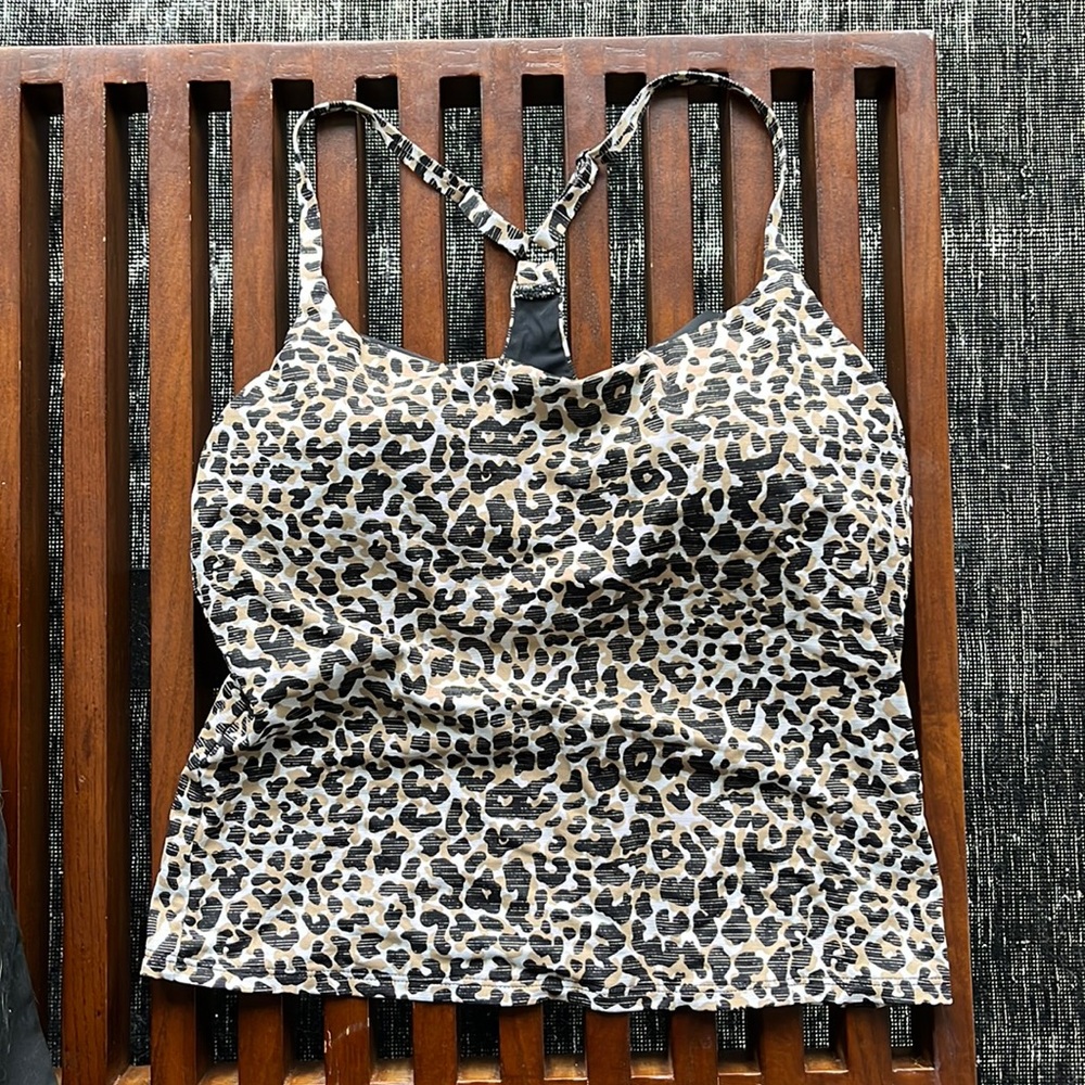 Outdoor Voices Lined & Padded Exercise Top / Medium